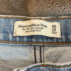 Abercrombie and Fitch The 90’s Slim Straight Ultra High Rise